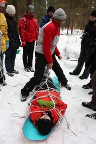 Вязка носилок в полевых условиях